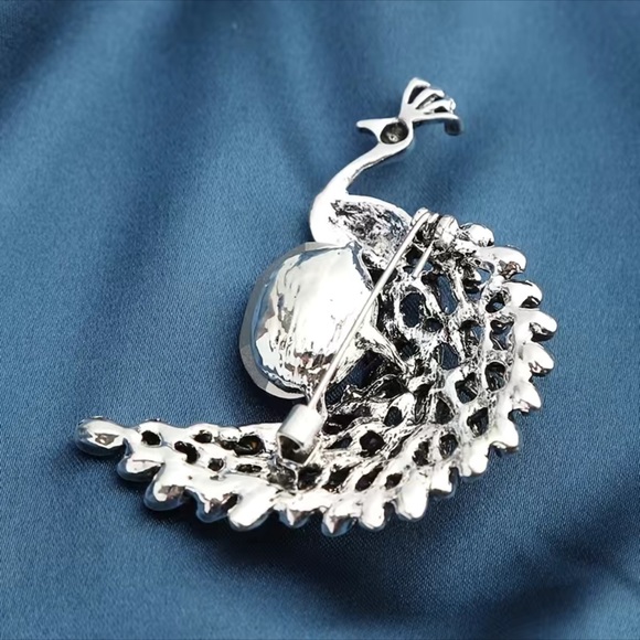 Royal Blue Vintage Peacock Sapphire Brooch - Picture 4 of 5